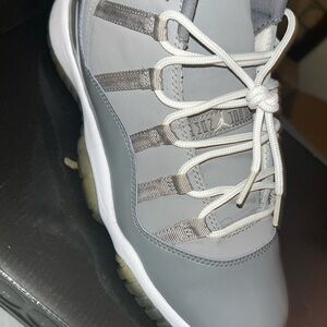 Jordan 11 Retros 7 Men’s 8.5 Woman’s